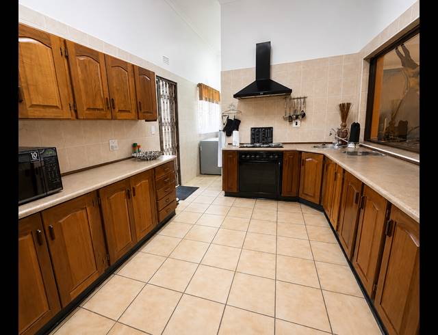 4 BEDROOM HOUSE FOR SALE IN THREE RIVERS EAST